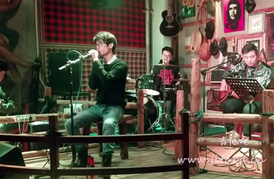 烟把儿《纸短情长》吉他谱原版